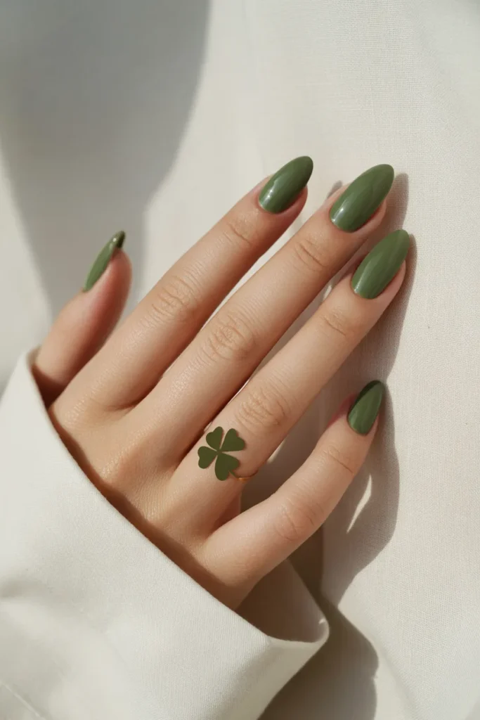 17 Sage Green Minimalist Nail Set