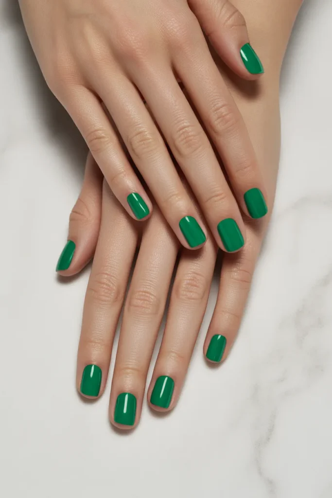 2. Simple Short Green Nails