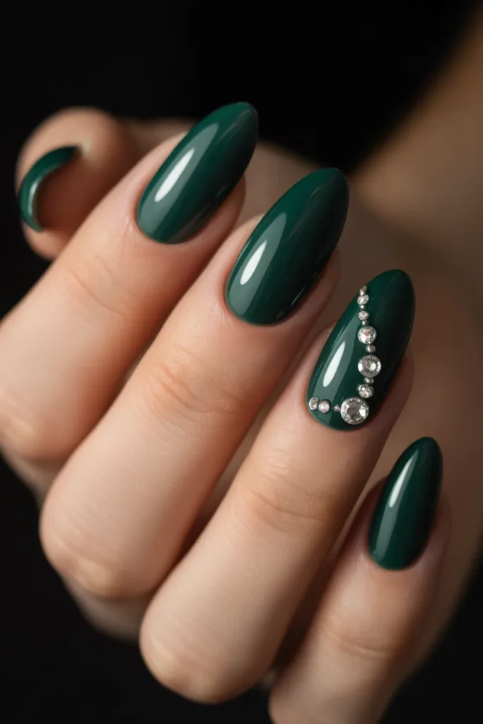 21. Dark Green with Diamond Rhinestone Nails