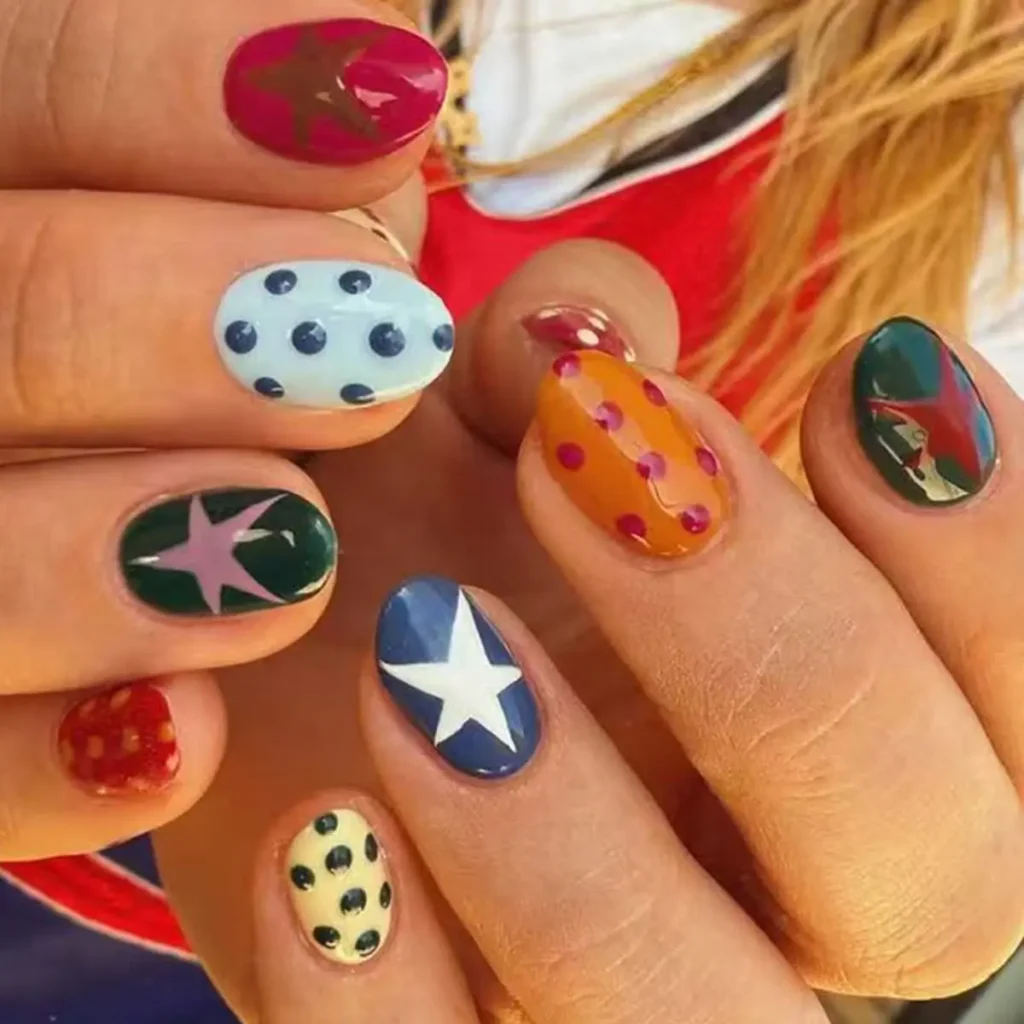 19.Subtle Dot Manicures